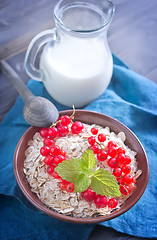 Image showing oat flakes with red currant