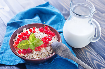 Image showing oat flakes with red currant