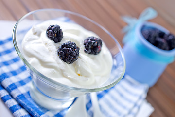 Image showing yogurt with blackberry