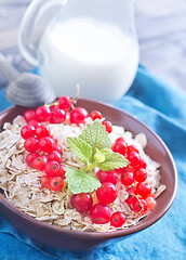 Image showing oat flakes with red currant