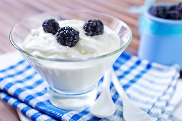 Image showing yogurt with blackberry