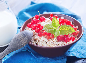 Image showing oat flakes with red currant