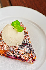 Image showing Crumble pie with black currants 