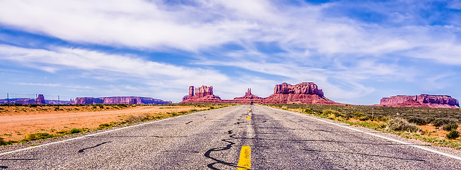 Image showing descending into Monument Valley at Utah  Arizona border 