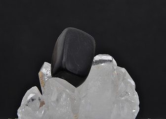 Image showing Onyx on rock crystal