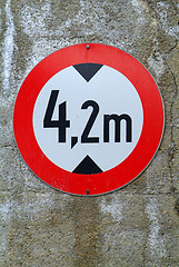 Image showing traffic sign altitude limitation