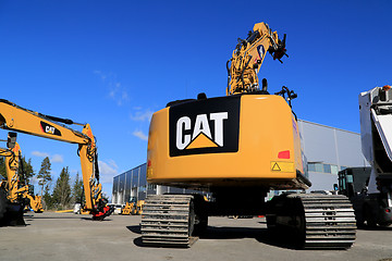 Image showing Cat 320E Hydraulic Excavator on a Yard