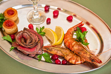 Image showing Grilled shrimps and beef meat 