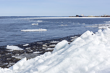 Image showing Blocks of ice and snow in lake port