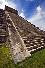 Image showing the stairs of   quetzalcoatl