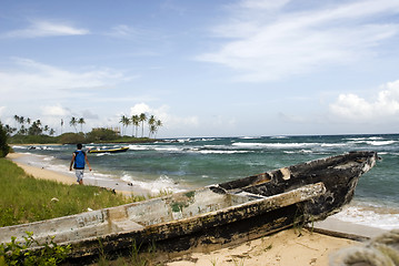 Image showing damaged boat on beach nicaragua