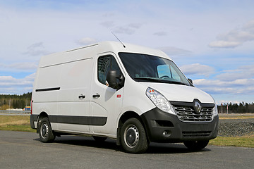 Image showing White New Renault Master Van