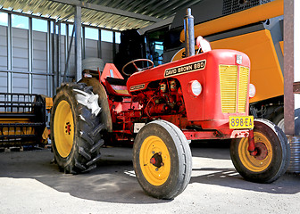 Image showing David Brown 880 Implematic Tractor