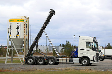 Image showing Volvo FH Picks up a Silo 