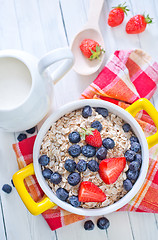 Image showing oat flakes with berries