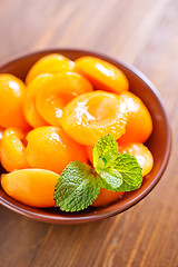 Image showing apricots