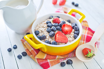 Image showing oat flakes with berries