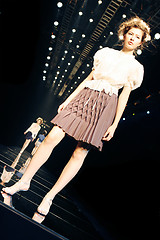 Image showing Model walking the catwalk at Seoul Collection (Fashion Week) 08