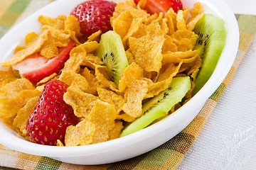 Image showing Corn Flakes with Strawberries and Kiwi Fruit