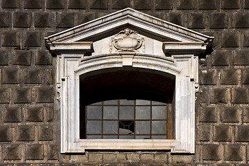 Image showing  chiesa del gesu nuovo and the window