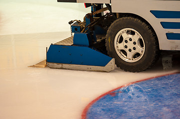 Image showing The machine for resurfacing ice in stadium