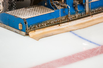 Image showing The machine for resurfacing ice in stadium