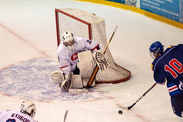 Image showing Hockey with the puck. 