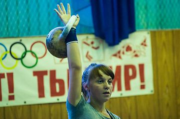 Image showing The girl in the kettlebell sport