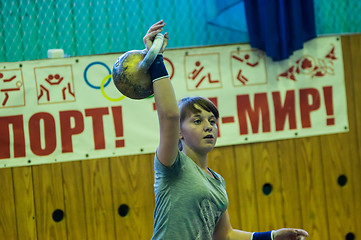 Image showing The girl in the kettlebell sport