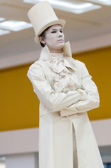 Image showing Living statue