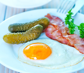 Image showing fried egg with bacon 