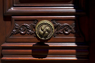 Image showing  brass brown knocker  colonia del sacramento 