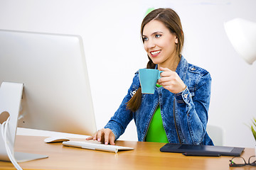 Image showing Casual businesswoman 