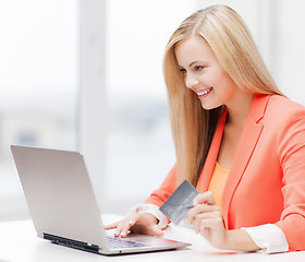 Image showing businesswoman with laptop and credit card