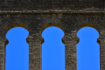 Image showing old window and wall in plaza de toros