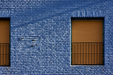 Image showing yellow window in light blue wall in the centre of la boca 