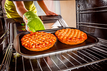 Image showing Cooking in the oven at home.