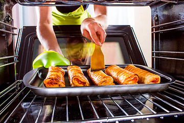 Image showing Cooking in the oven at home.