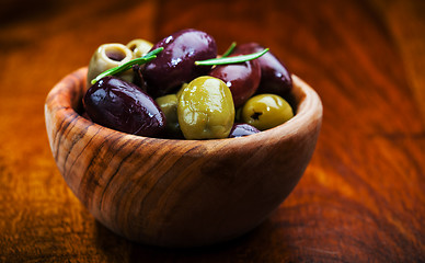 Image showing Green and black olives