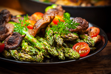 Image showing Green asparagus salad with roasted mushrooms