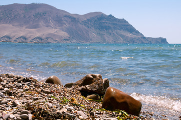 Image showing boulder on the coastline