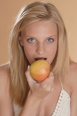 Image showing Woman with apple