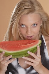 Image showing Woman with melon