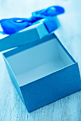 Image showing box for present