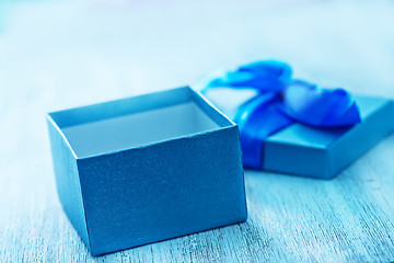 Image showing box for present