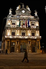 Image showing Pamplona\'s city hall at night