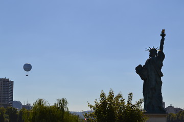 Image showing Statue of liberty in Paris observed from a balloon