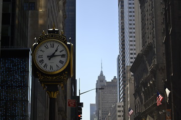 Image showing Checking the time on the 5th avenue