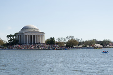 Image showing Observing the Thomas Jefferson Memorial