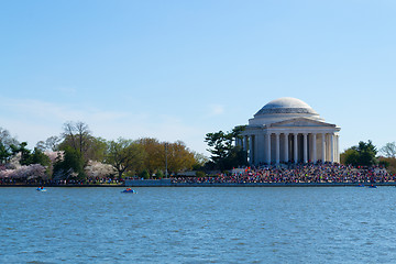 Image showing Crowded Thomas Jefferson Memorial